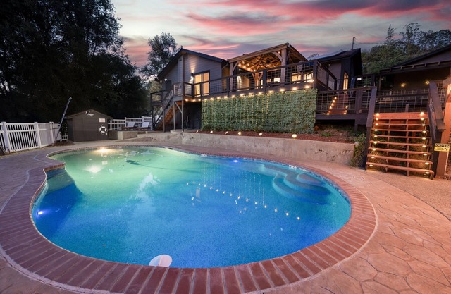 Yosemite zen, Pool, Hot tub, Private suite and Views!