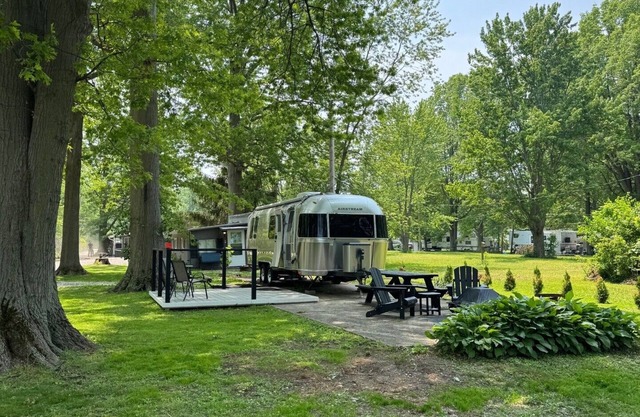 You know you want to do it! Glamping. Charming Airstream in Enchanting Ashtabula