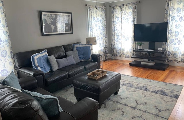 Your 2nd Home Away From Home l Prime location