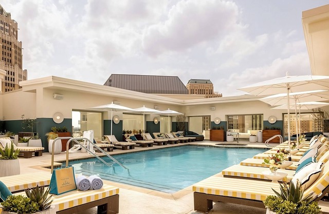 Your Downtown San Antonio Getaway! City View, Outdoor Pool, Dog-friendly