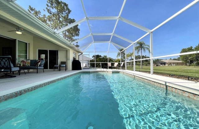 * Your Dream Florida Escape Awaits at Waterside Villa! *