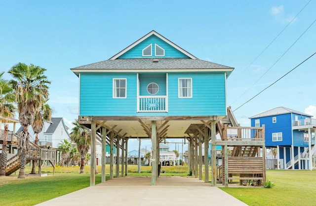 Your Family's Seaside Clubhouse!