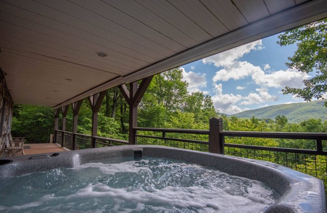 Your Hideout Near Hot Spots | 5 Mins to Great Eats | Buena Vista Log Cabin