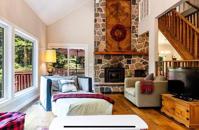 Your Holiday Getaway in Ontario - Pool Table, Firepit, Gull River