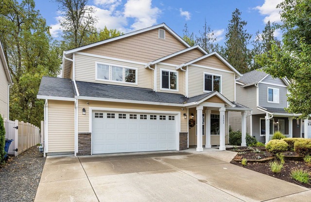 Your home away from home.recently renovated, sleeps 9-10!