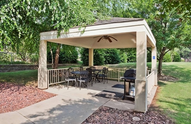 Your Home Away From Home! Pet-friendly Unit w/Kitchen! Near Webb Bridge Park!