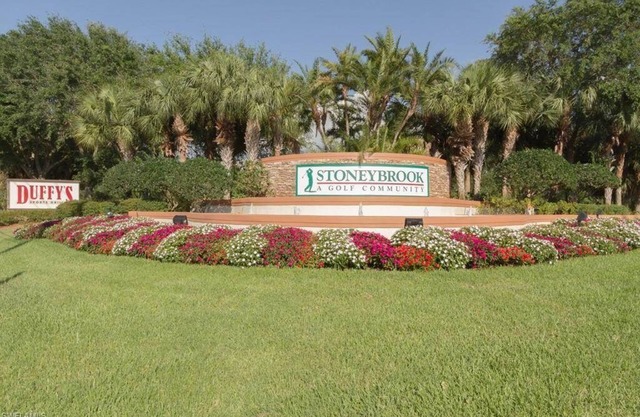 Your HOME away from HOME 2 bedroom 2 bathroom in the Stoneybrook Golf Community