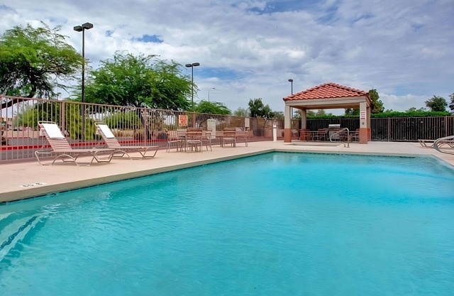 Your Home Away from Home in Tempe! 2 Relaxing Units, Kitchen, Pool, Pets Allowed