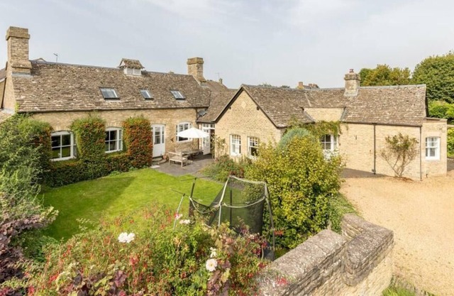 Your home from home in the stunning Oxfordshire countryside. Dog friendly.