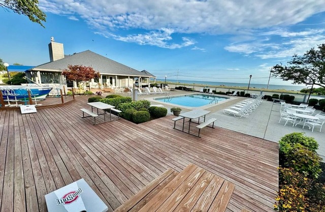 Your Lake Erie Islands' Getaway Condo for 6 with a Clubhouse and Pool!