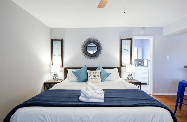 Your Montrose Studios! Sleeps 30/15BR/15BA/15PA