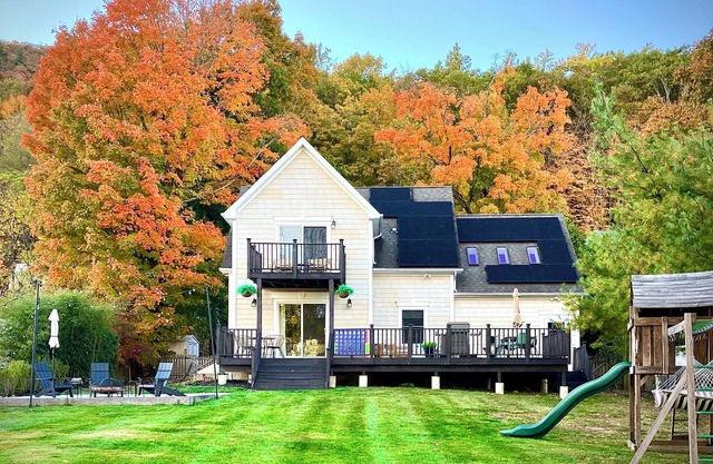 YOUR NEXT GETAWAY. HUDSON VALLEY LAKEFRONT 50mi from NYC. @thelakehousegwlny