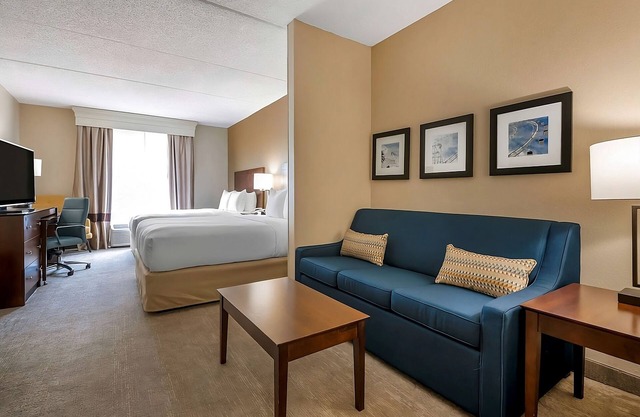 Your Orlando Adventure Starts Here! Pets Allowed and Outdoor Pool, Near SeaWorld