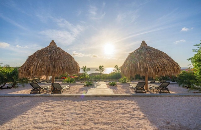 Your own private beach resort: HIGH-END VILLA CASA CAS ABAO