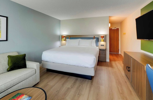 Your Perfect Scottsdale Home Base Near Mayo Clinic Campus! Free Shuttle Service!