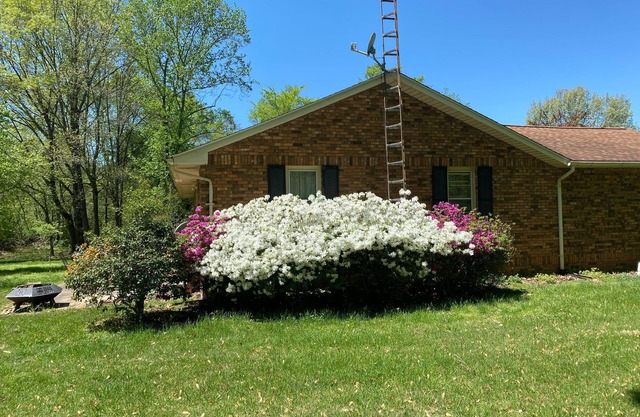 Your Private Country Escape 1/2 mile from Rend Lake – A Hidden Gem!