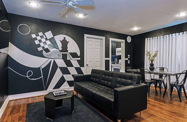 Your Queen's Gambit! Sleeps 10/4BR/3BA/2PA