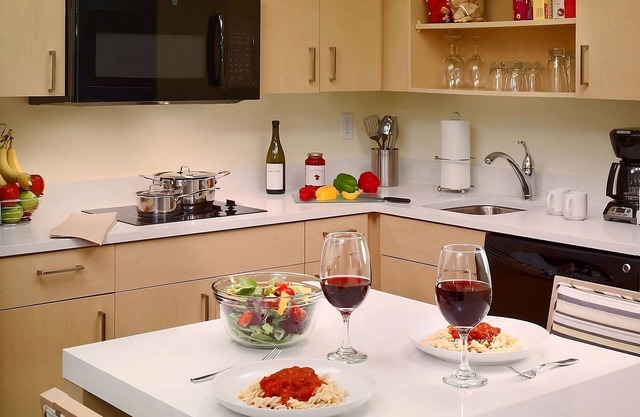 Your Relaxing Getaway Awaits! Close to West Meadows Ice Arena, Rolling Meadows