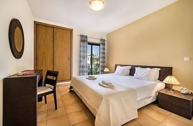 Your Relaxing Getaway Awaits! Fully-equipped Kitchen, 3 Pools, Free Parking!