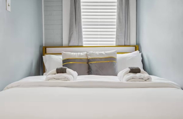 Your Savannah Pop Photo Booth+Walk to Froyle Park