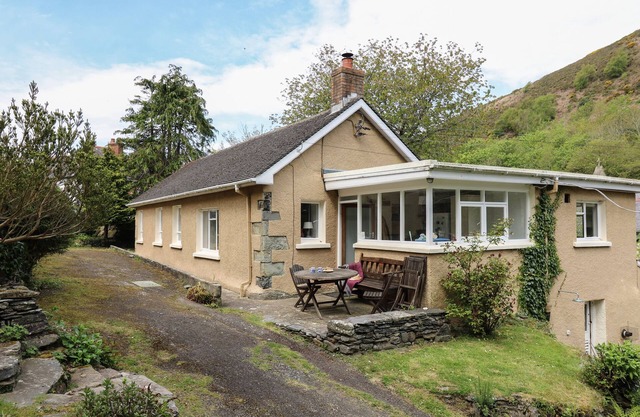 YR ODYN, pet friendly, country holiday cottage in Llangrannog