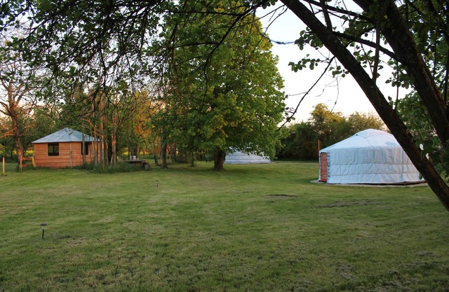 Yurt yurt couple or family (price base 1 yurt 2 people)