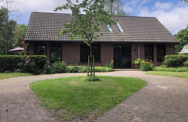 Zeeland coast large 8p family vacation home with garden and several terraces.