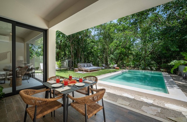 Zen inspirated villa in jungle setting with AC, internet and pool!