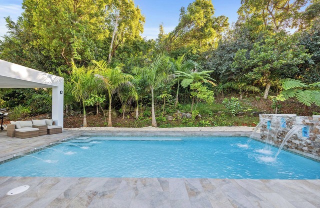 Zen Rainforest Villa with private Pool