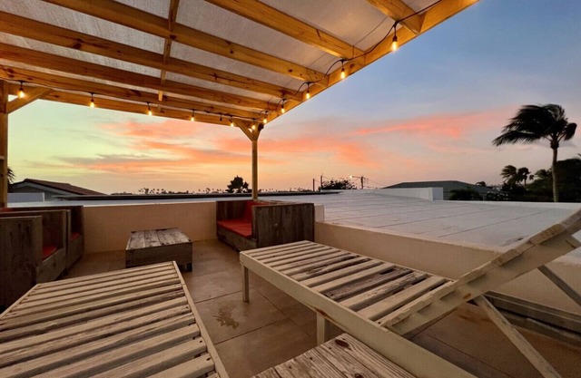 Zentasy - Sea & Sunset View Villa 4 car min to High Rise