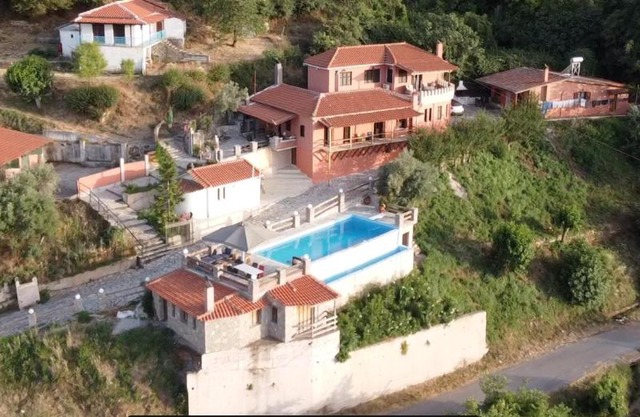 ZenTerra Country house with prive swimming pool and view