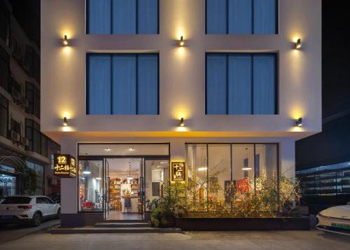 Zhangjiajie Twelve Warm Inn-Tianmen Mountain Ropeway Station