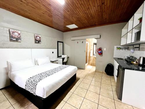 ZUCH Accommodation at Pafuri Self Catering - Guest Suite