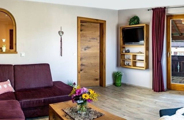 Zwei-Raum-Wohnung (6) Haus Resi, Wohnküche, Wohnzimmer,Schlafzimmer, Du/WC mit Wärmekabine, Balkon (60m²)