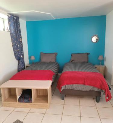 Yevres House | À la campagne, studio 25m2-pour 2 personnes, calme, wifi, jardin, parking