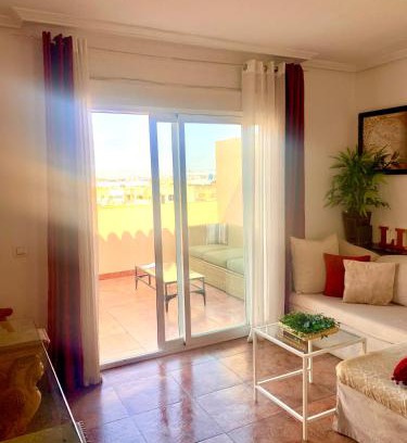 Roquetas de Mar Apartment | ÁTICO DELUXE entre CENTRO y PLAYA Salinas con TERRAZA, WIFI, PISCINA climatizada, GYM, SAUNA y GARAJE -Smart TV