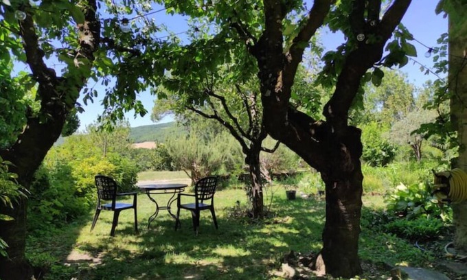 Soyans House | École Communale Restaurée Avec Style et Élégance