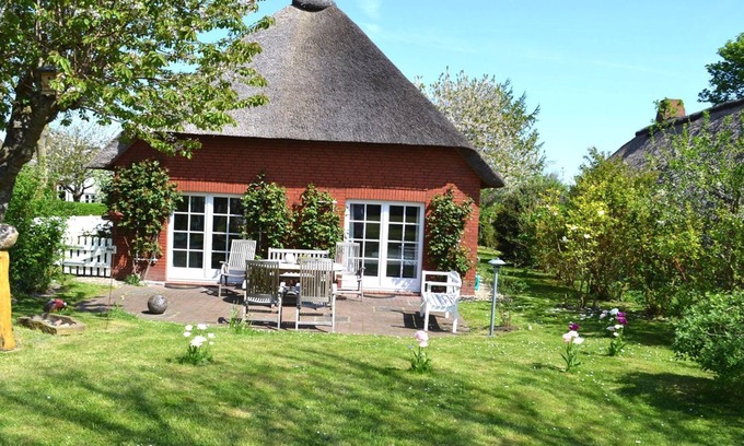 Midlum House | Üülen Hüs - Detached Frisian house with beautiful large garden.