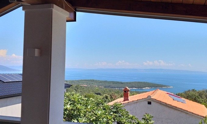 Pavicini Apartment | Šarmantno stanovanje sa krasnim pogledom na more i prelijepa zelena Istra.