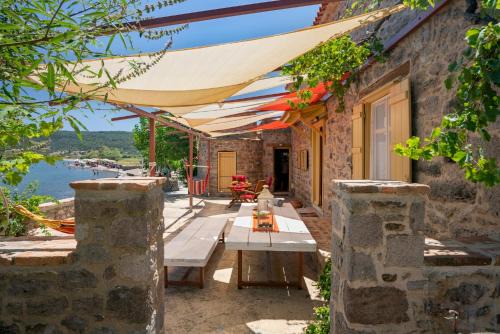 Mantamados House | Το Παλιό Αγγειοπλαστείο Τσκαλαδιό