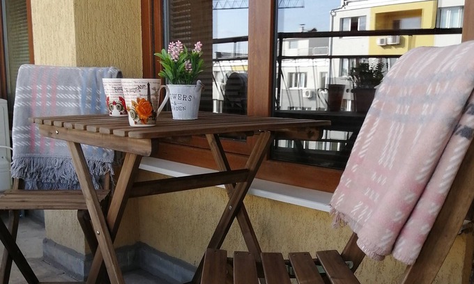 Burgas Apartment | Апартаментът е разположен до Бургаски Свободен Университет.