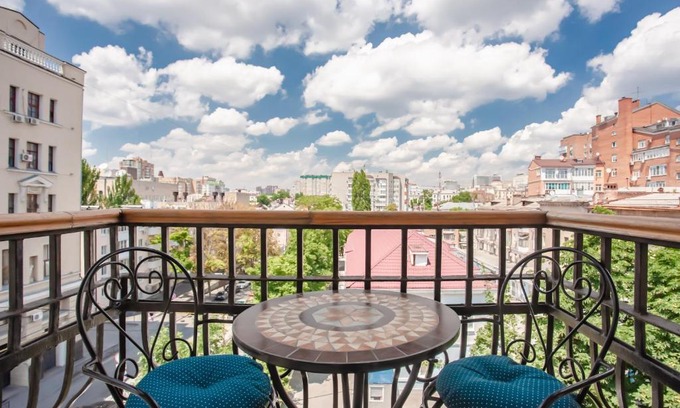 Leninskiy rayon Apartment | Уютная квартира в сталинке с видом на Садовую