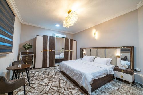 Al Aziziyah Apartment | شقه خاصه تكفي 6 اشخاص