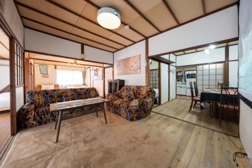 Chidoricho Villa | 倉敷の宿国登録有形文化財旧吉田彦七邸一棟貸切1日一組限定昭和時代の典型的平屋住宅歴史的な古民家に泊まる特別な体験昭和の雰囲気を満喫する日本の伝統建築で過ごす非日常を