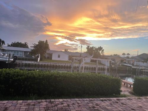 Shore Acres House | 海湾景观休闲独立屋可以垂钓靠近达利博物馆 14分钟可到达