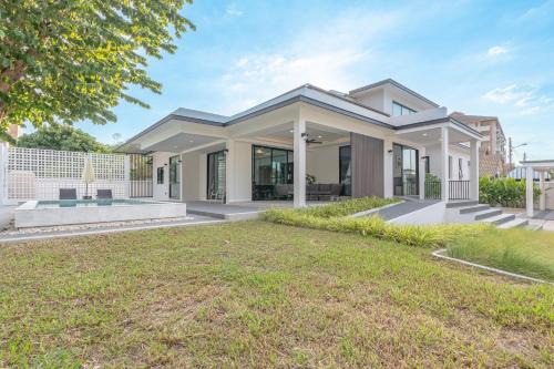 North Pattaya Villa | 芭提雅市中心5卧现代轻奢别墅pool villa近21航站楼海边