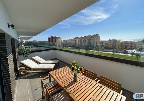 Rio Velez Apartment | 001 Orizon con terraza y vista al mar