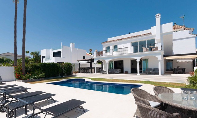 Urbanizacion Puerto de Estepona Villa | 09 - 5 Bed Luxury Villa walking distance to the be