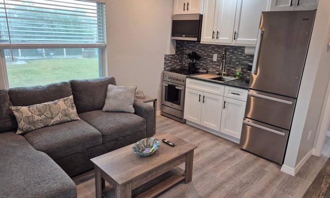 Bonita Shores Apartment | 1/1 Gulf access canal with canoe and kayaks 1 mi to Bonita beach just remodeled.