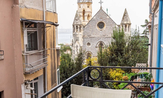 Galata Apartment | 1+1 High Ceilinged Flat with balcony, Sea view, Galata Tower